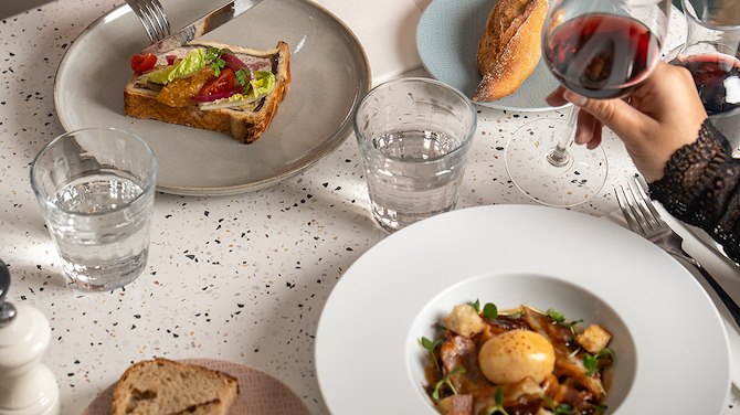 Proposez-vous des options végétariennes, véganes ou sans gluten ?