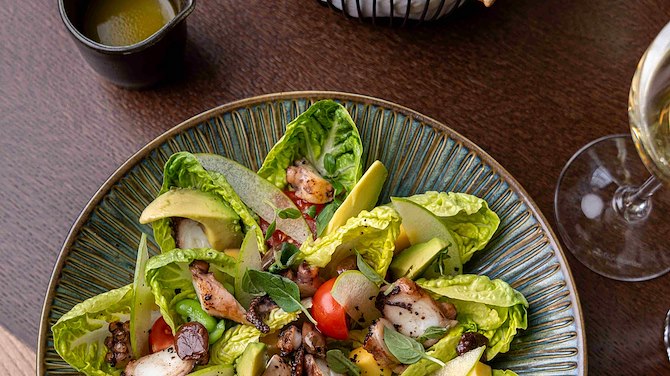 Do you offer vegetarian, vegan, or gluten-free options ?