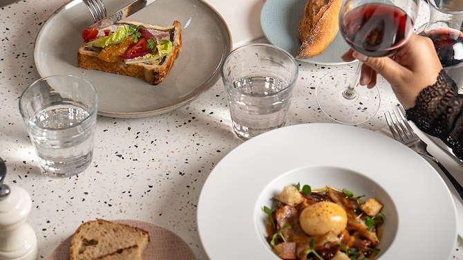 Do you offer vegetarian, vegan, or gluten-free options ?